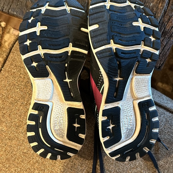 Women’s Brook Ghost 14 Cushion Shoes - Picture 8 of 9